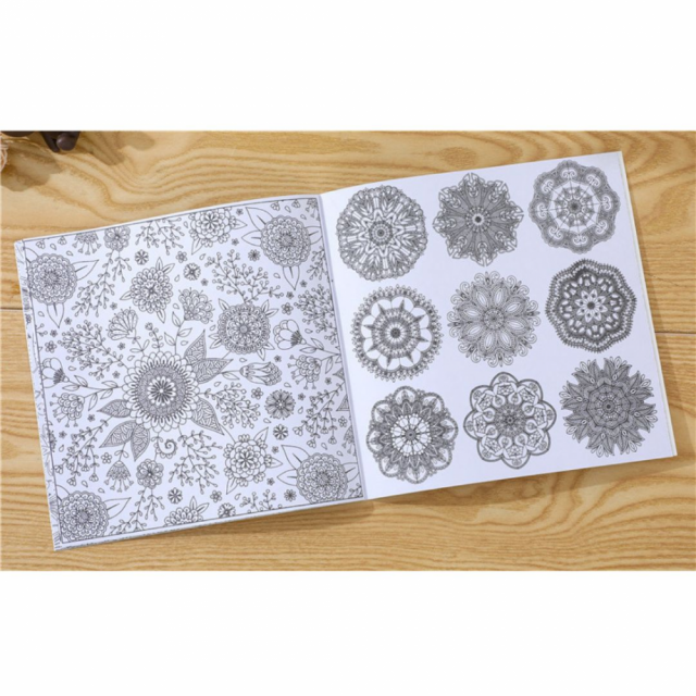 英文版《曼陀羅》著色本24頁，輕薄小本好攜帶  長x寬18.5cm，療癒、紓壓、靜心