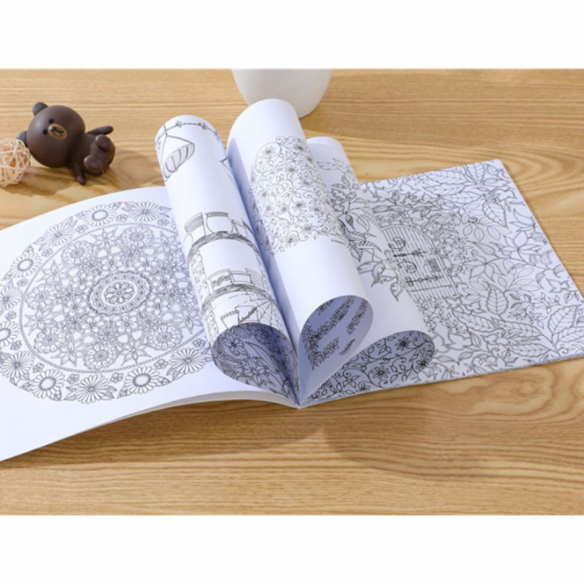 英文版祕密花園著色本24頁，輕薄小本好攜帶  長x寬18.5cm 療癒、紓壓、靜心