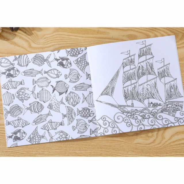 英文版《失落的海洋》著色本24頁-輕薄小本好攜帶長寬18.5cm，療癒、紓壓、靜心