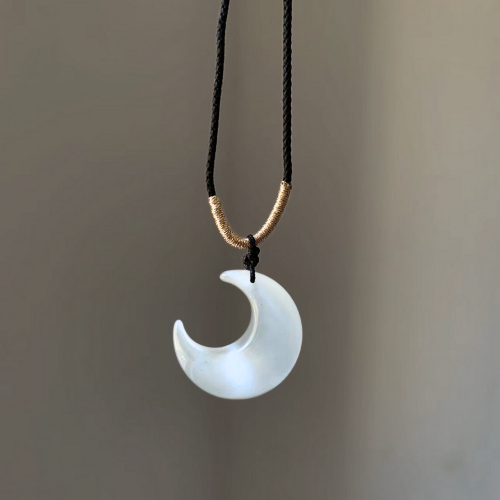 《月亮貓眼石項鍊》色澤均勻 貓眼效應強 繩長可調 人工合成貓眼石