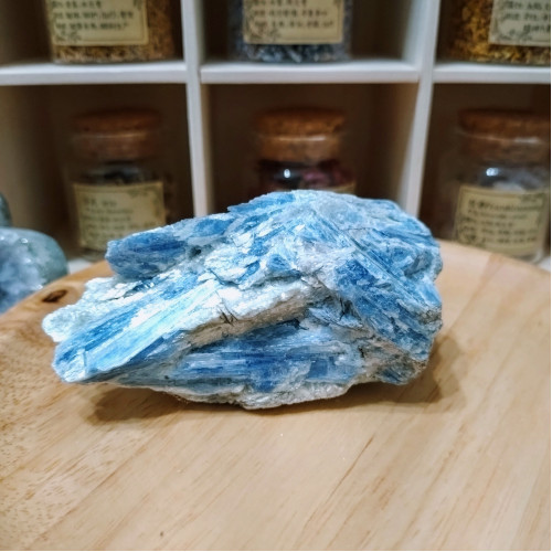 如藍色聖火_稀有大規格藍晶石9*4公分喉輪表達清晰覺知