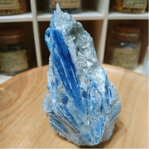 如藍色聖火_稀有大規格藍晶石9*4公分喉輪表達清晰覺知