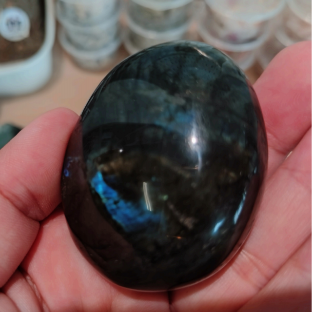 【星光低語|拉長石 Labradorite】 (不挑款)80-100g 沉澱心緒、靜心、神秘力量覺醒 【星光低語|拉長石 Labradorite】 (不挑款)80-100g 沉澱心緒、靜心、神秘力量覺醒