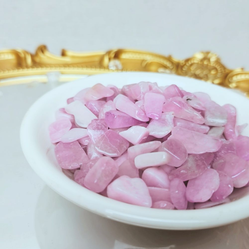 《紫鋰輝碎石》 100g｜溫柔安撫 × 心靈療癒 × 靈性敞開
