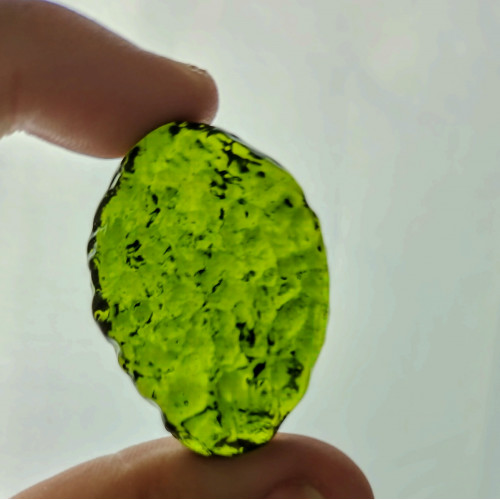 捷克隕石 Moldavite｜靈魂轉化的星際之石_很適合冥想、手握、項鍊吊墜