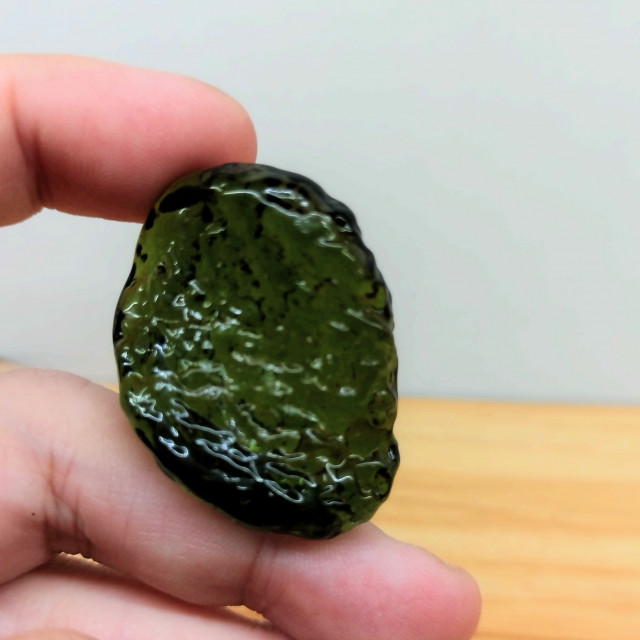 捷克隕石 Moldavite｜靈魂轉化的星際之石_很適合冥想、手握、項鍊吊墜