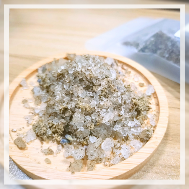 艾草平安鹽、淨化鹽、魔法鹽｜150g 天然日曬海鹽，淨宅淨化、平安守護、安定氣場、驅散穢氣、放鬆舒眠、能量儀式